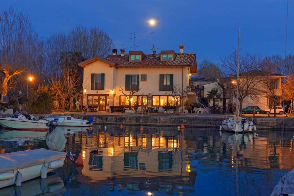 Affittacamere Porticciolo - accommodation in Castelnuovo del Garda Lake Garda