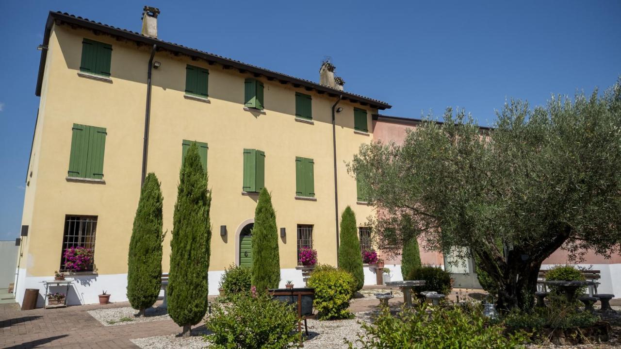 AGRITURISMO BORGO DEL MINCIO - hotels in Volta Mantovana Lake Garda
