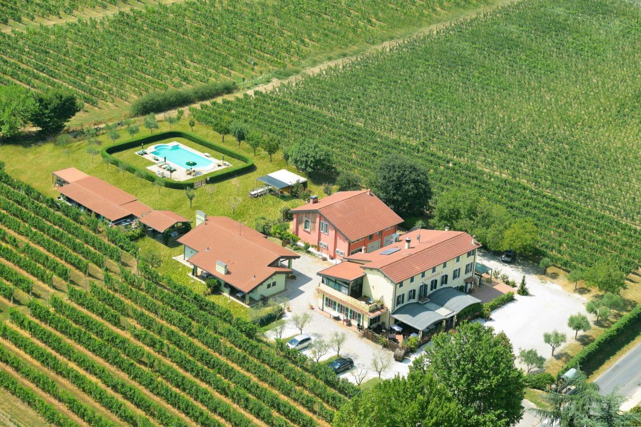 Agriturismo Lizzarola - hotels in Peschiera del Garda Lake Garda