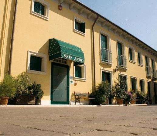 Albergo Corte Antica - 2 star accommodation in Villafranca di Verona Lake Garda