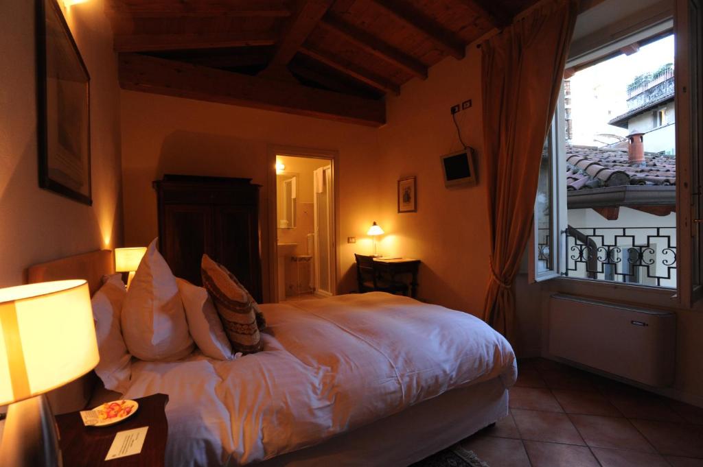 Albergo Orologio - 3 star accommodation in Brescia Lake Garda