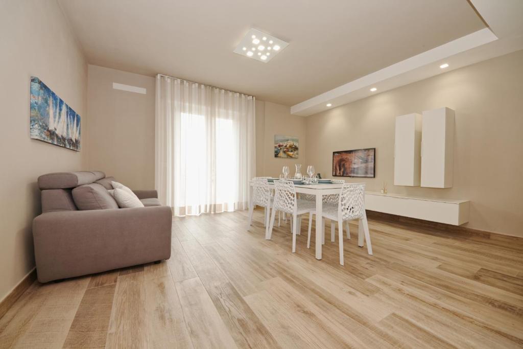 Appartamento Chiara - accommodation in Salò Lake Garda