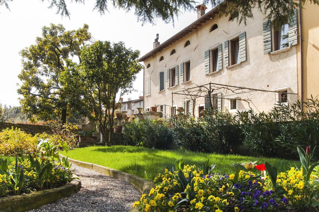 B&B Corte delle Muse - bed and breakfast in San Felice del Benaco Lake Garda