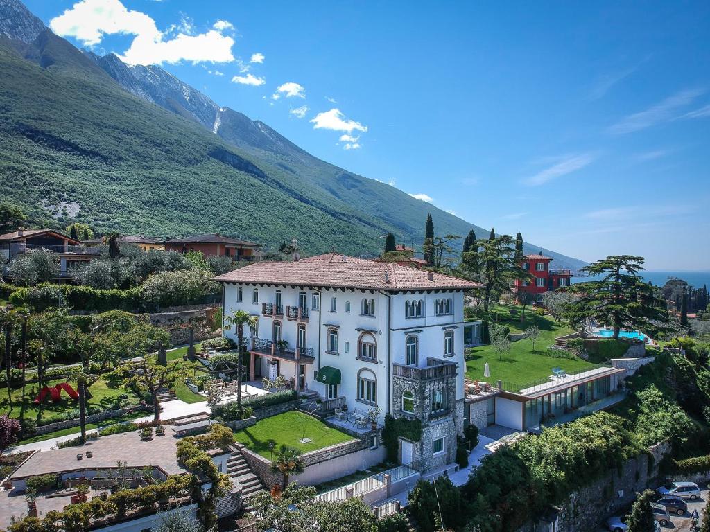 Bellevue San Lorenzo - 4 star accommodation in Gardone Riviera Lake Garda