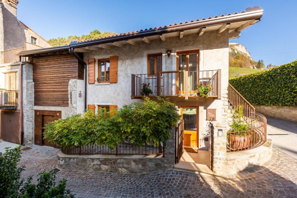 Borgo Cantagallo Casa Olivia 2 - holiday apartments in Tremosine sul Garda Lake Garda