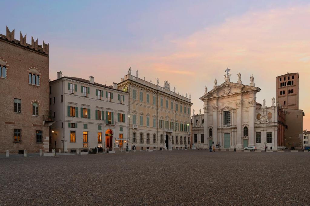 Cà Uberti Palace Hotel - 4 star accommodation in Mantova Lake Garda