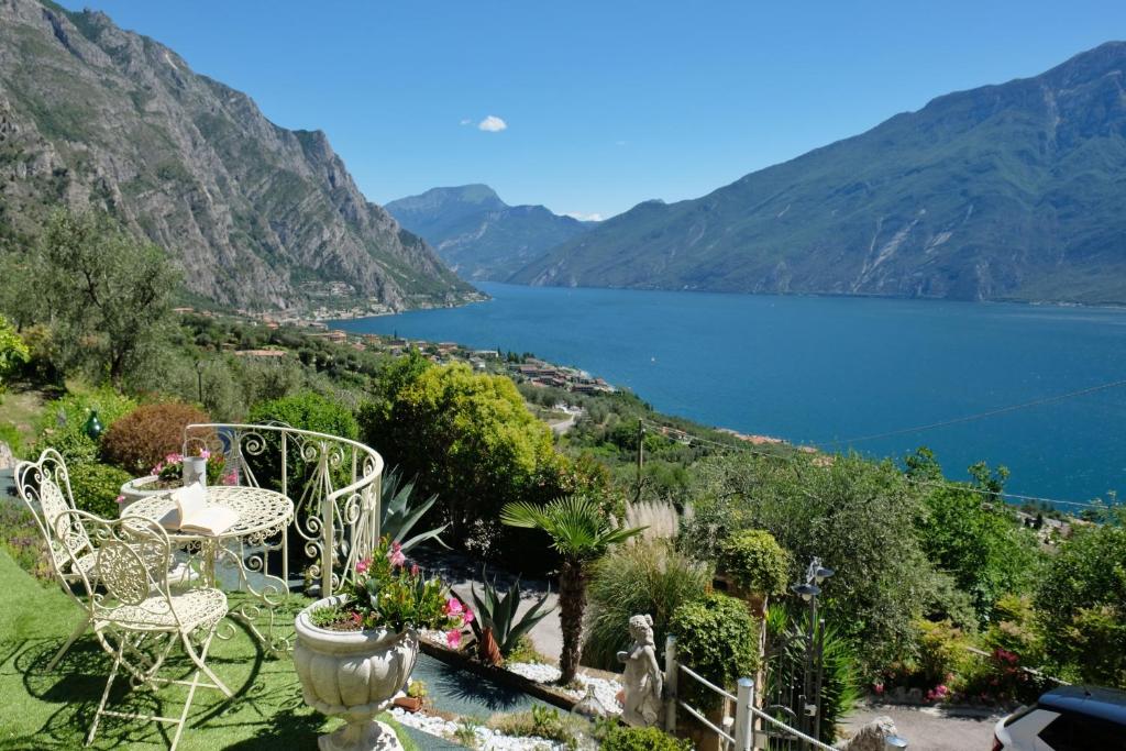 Appartamenti Casa Carlotta - accommodation in Limone sul Garda Lake Garda