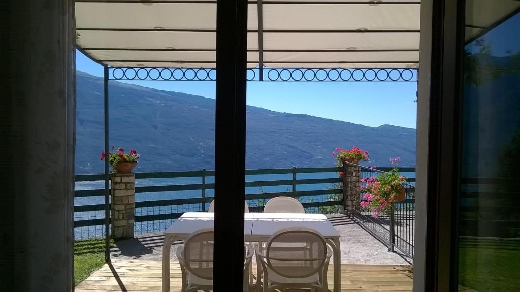 CASA NAVLA' AppartamentI "Ulivi"- "Fiori" -"Velieri"-"Luna"-"Nido"-"Taverna" - holiday apartments in Tignale Lake Garda