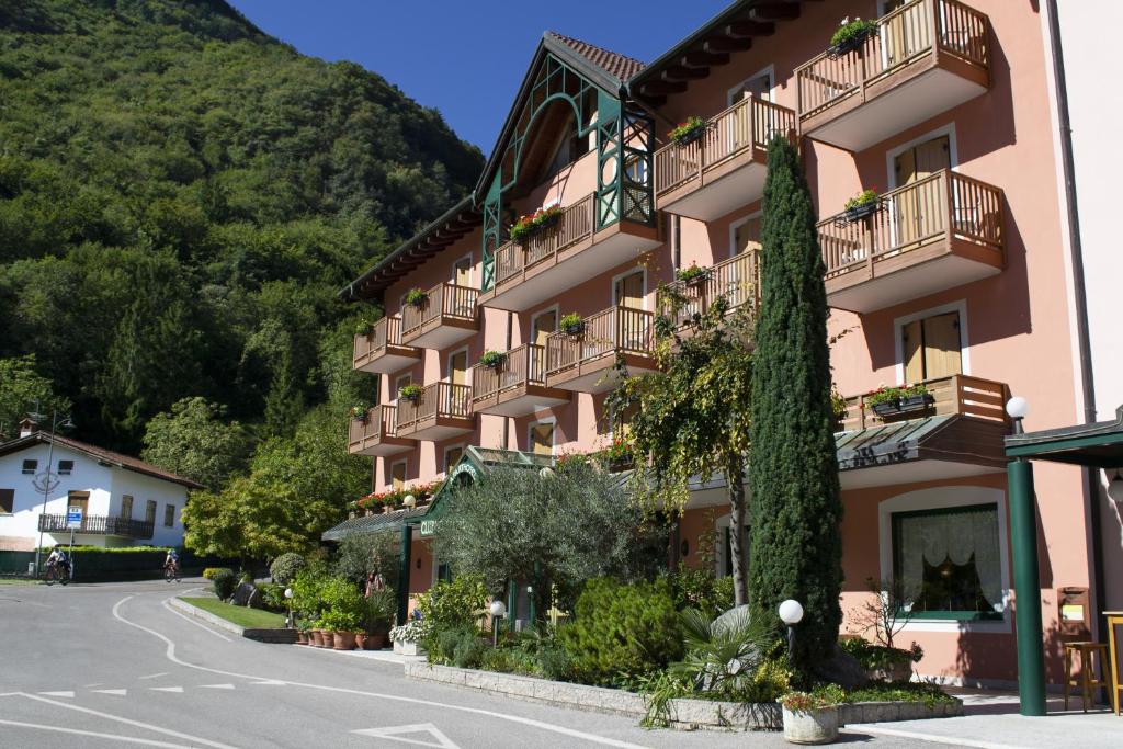 Club Hotel Tenno - 3 star accommodation in Tenno Lake Garda
