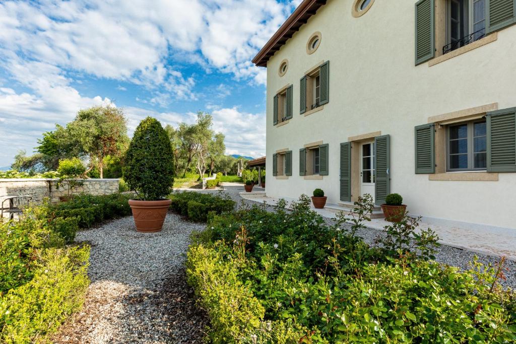 CORTE SAGGIN Charme Relais - bed and breakfast in San Pietro in Cariano Lake Garda