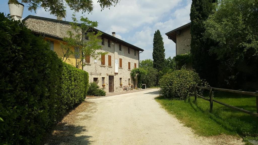 Country house in the vineyards, with private garden - holiday apartments in Pozzolengo Lake Garda