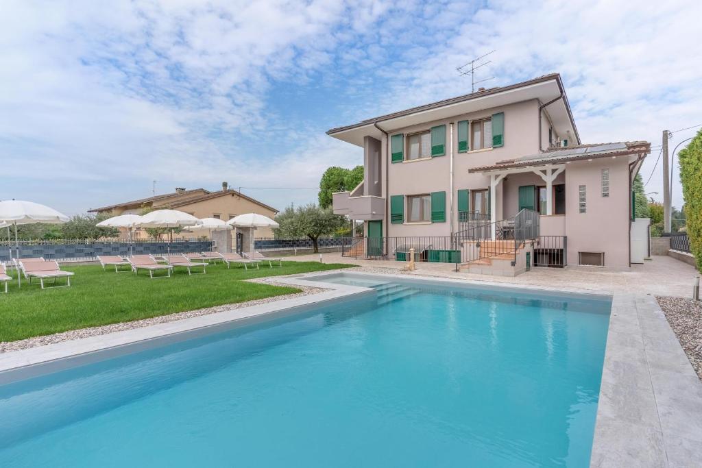 Garda House Apartaments - Free Pool and Parking - accommodation in Castelnuovo del Garda Lake Garda