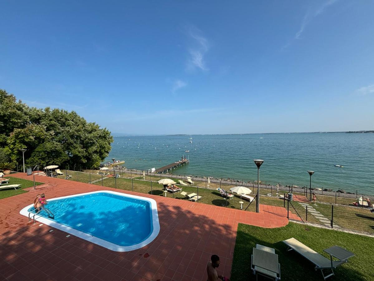 Gardazzuro Appartment Deluxe - hotels in Padenghe sul Garda Lake Garda