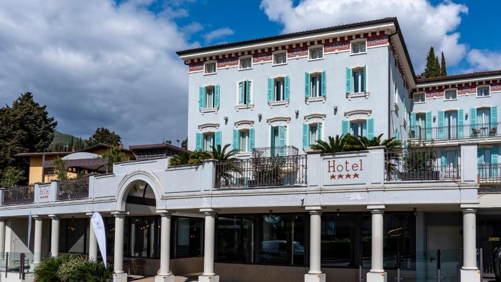 Gardone Palace Hotel - 4 star accommodation in Gardone Riviera Lake Garda