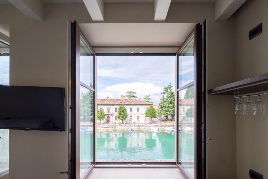 CABANON urban apartments - accommodation in Peschiera del Garda Lake Garda