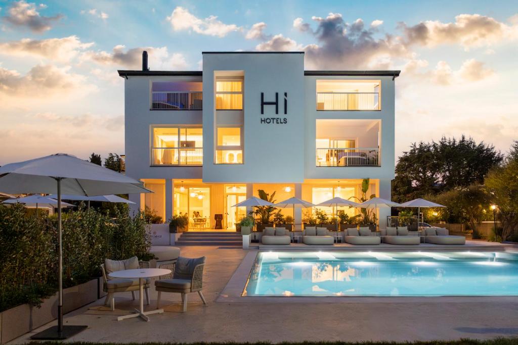 Hi Hotels Sirmione - Lakeview Pool - 4 star accommodation in Sirmione Lake Garda