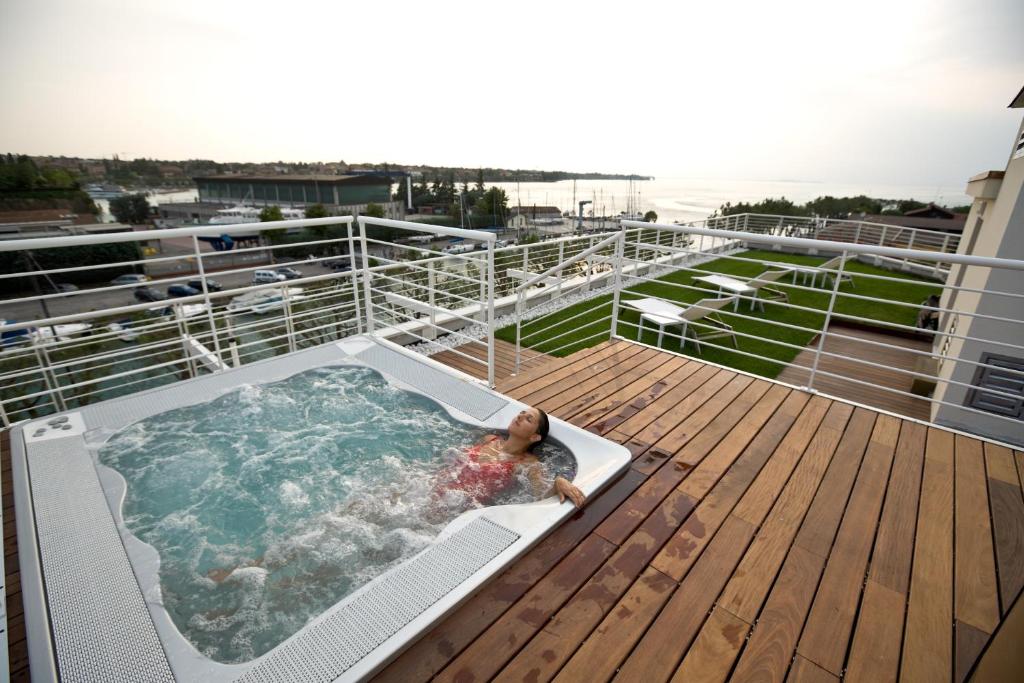 Hotel Acquadolce - 3 star accommodation in Peschiera del Garda Lake Garda