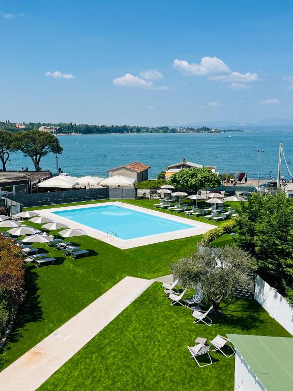 Hotel Ristorante Al Fiore - 3 star accommodation in Peschiera del Garda Lake Garda