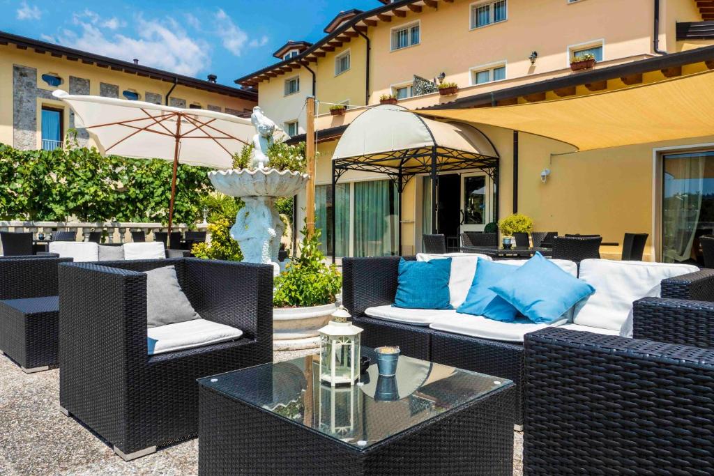 Hotel Borgo Dei Poeti - 4 star accommodation in Manerba del Garda Lake Garda