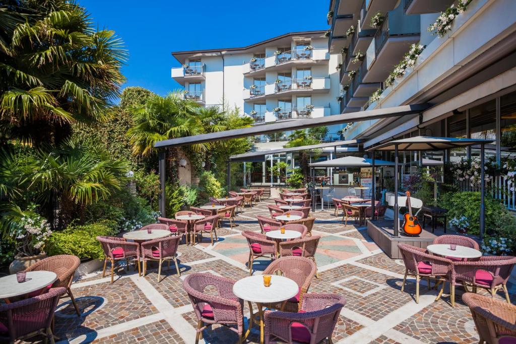 Hotel Continental - 4 star accommodation in Peschiera del Garda Lake Garda