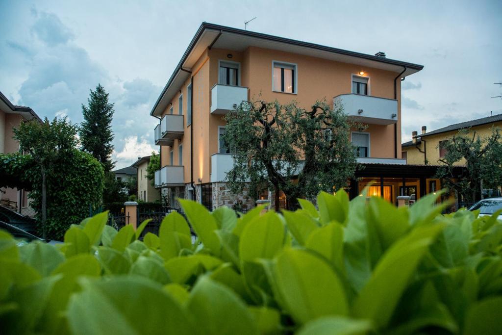 Hotel Fiordaliso - 2 star accommodation in Sirmione Lake Garda