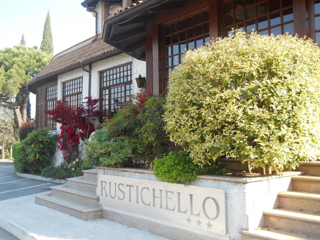 Hotel Il Rustichello - 3 star accommodation in Lonato del Garda Lake Garda