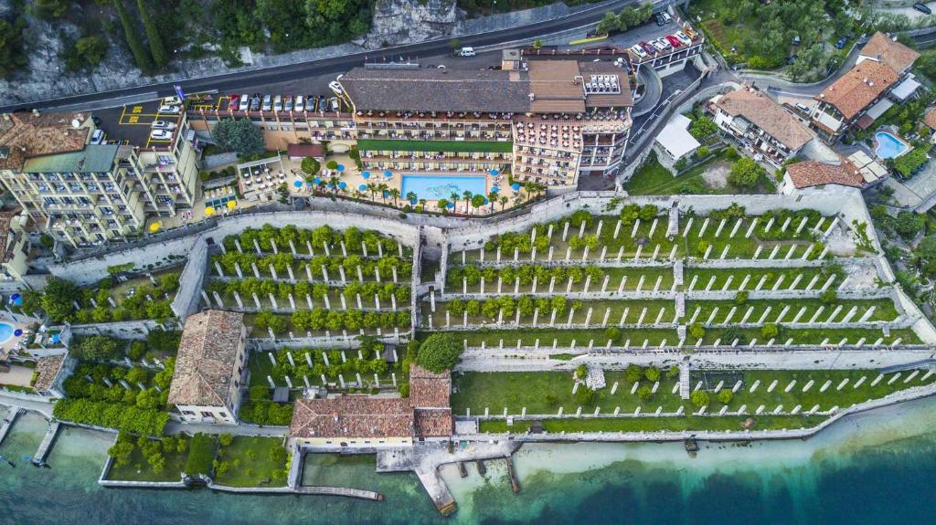 Hotel Splendid Palace - 4 star accommodation in Limone sul Garda Lake Garda