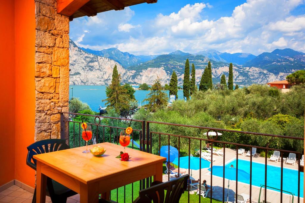 Hotel Villa Isabella - 3 star accommodation in Brenzone sul Garda Lake Garda