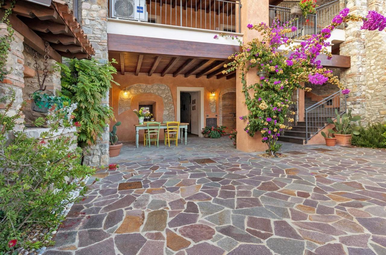 Il Borgo Apartments - hotels in Polpenazze del Garda Lake Garda