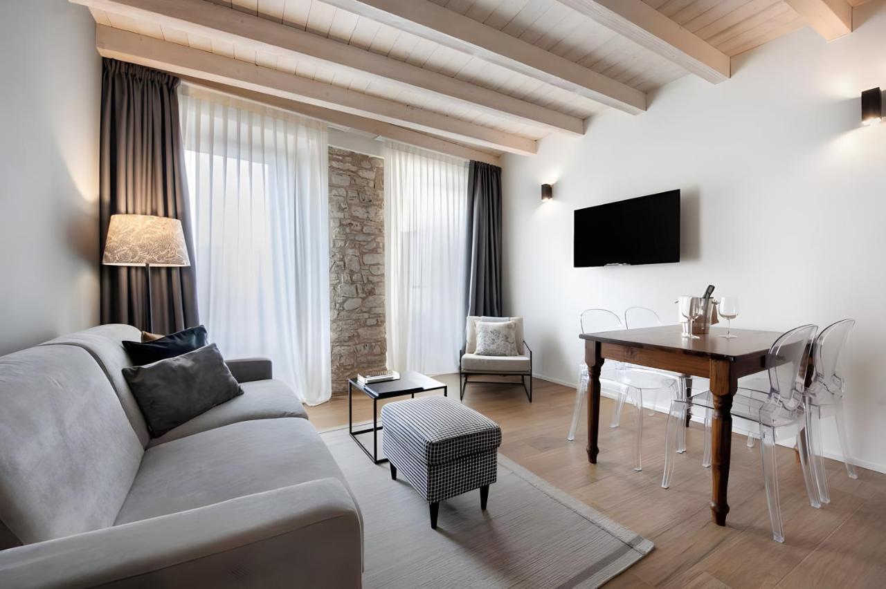 Il Vicolo Apartments Il Corso - hotels in Tignale Lake Garda