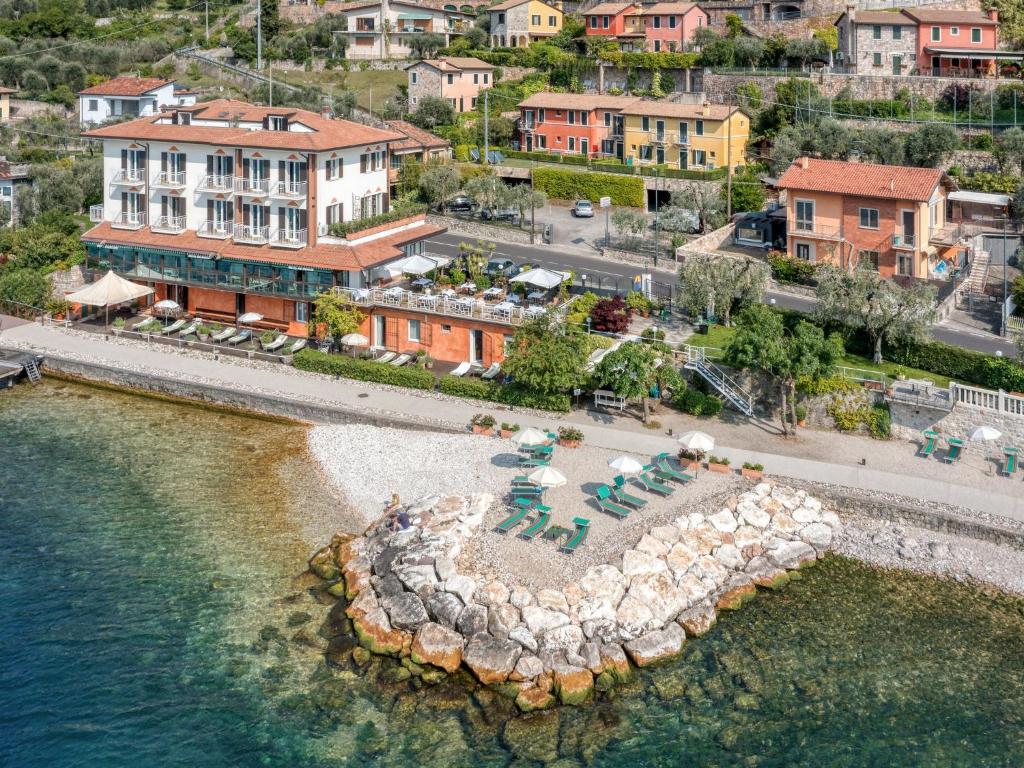 La Caletta Hotel Bolognese - 3 star accommodation in Brenzone Lake Garda