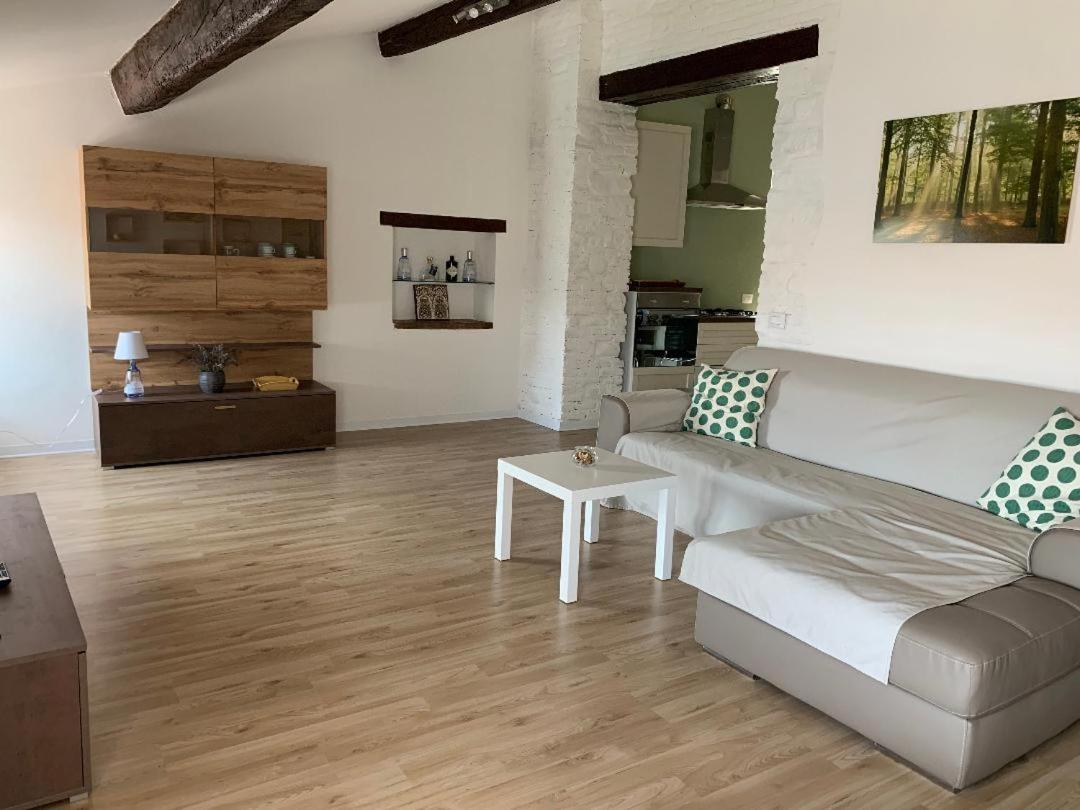 La casa di Manu - hotels in Sona Lake Garda