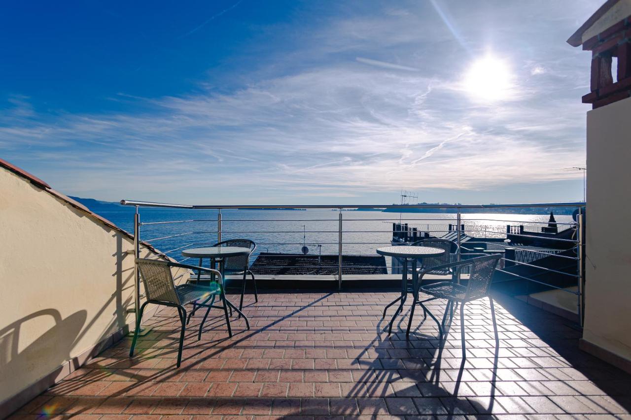 Magnifica Terrazza - Lake View & Wi-Fi - hotels in Gardone Riviera Lake Garda