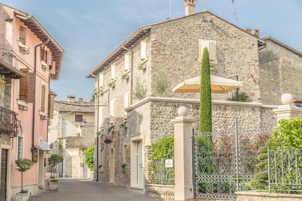 Maison Resola - Rooms Experience - bed and breakfast in Valeggio sul Mincio Lake Garda