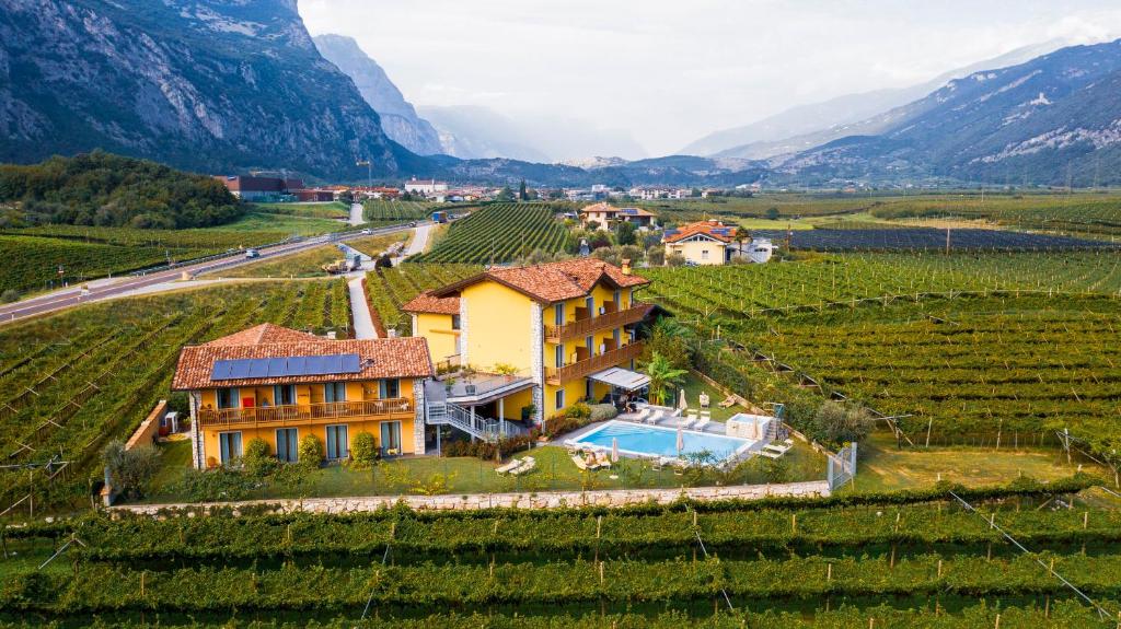 Maso Agritur Santa Lucia - bed and breakfast in Dro Lake Garda