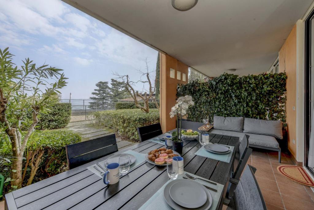 MGH- Lake Serenity Apartment - holiday apartments in Padenghe sul Garda Lake Garda