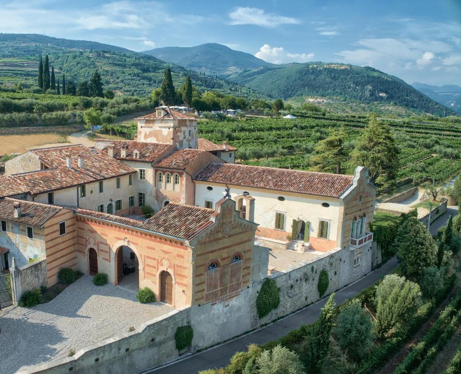Palazzo Montanari Art & Wine Relais - farm holidays in Fumane Lake Garda