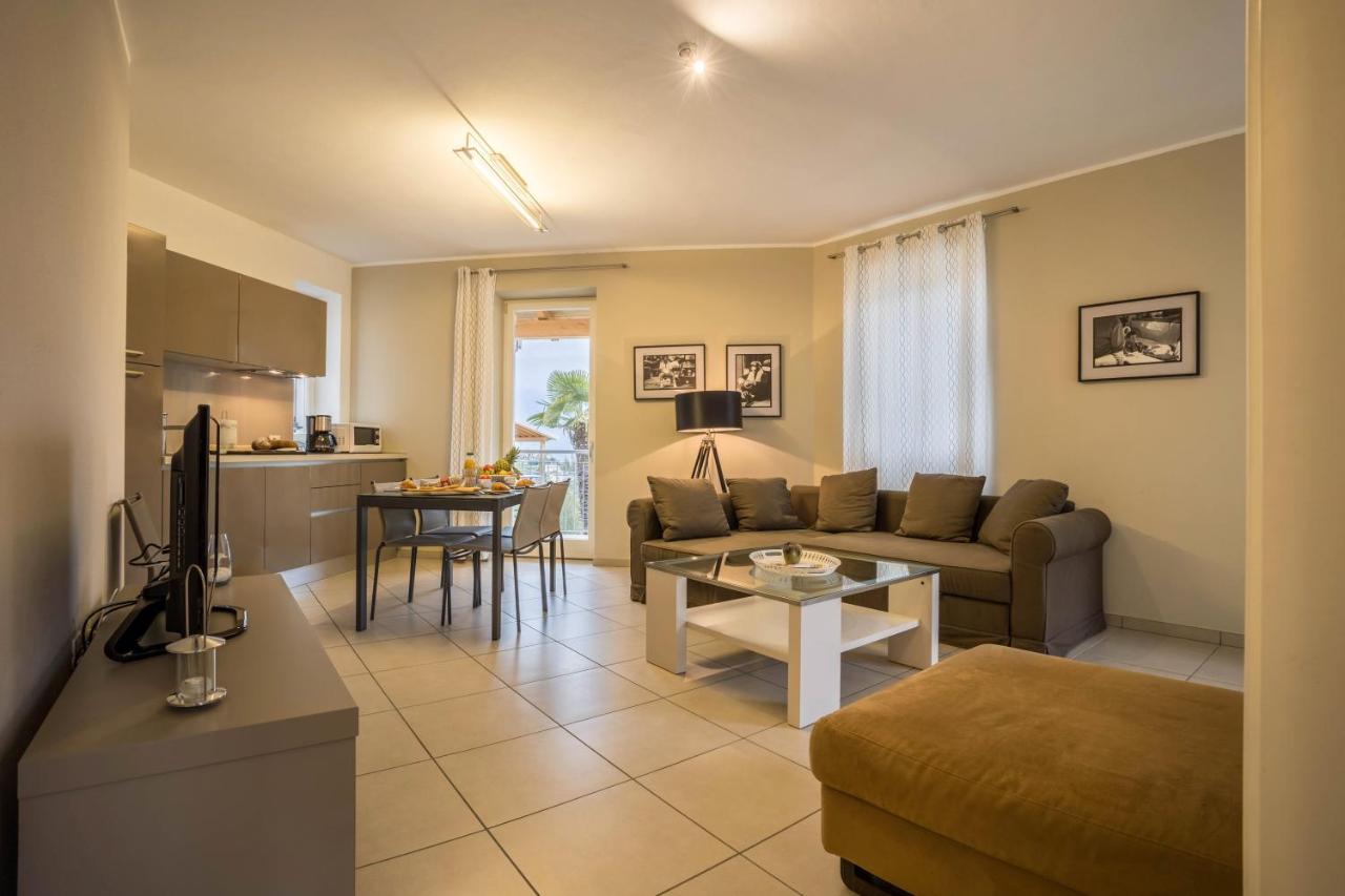 Residence La Villa Tesoro - hotels in Tignale Lake Garda