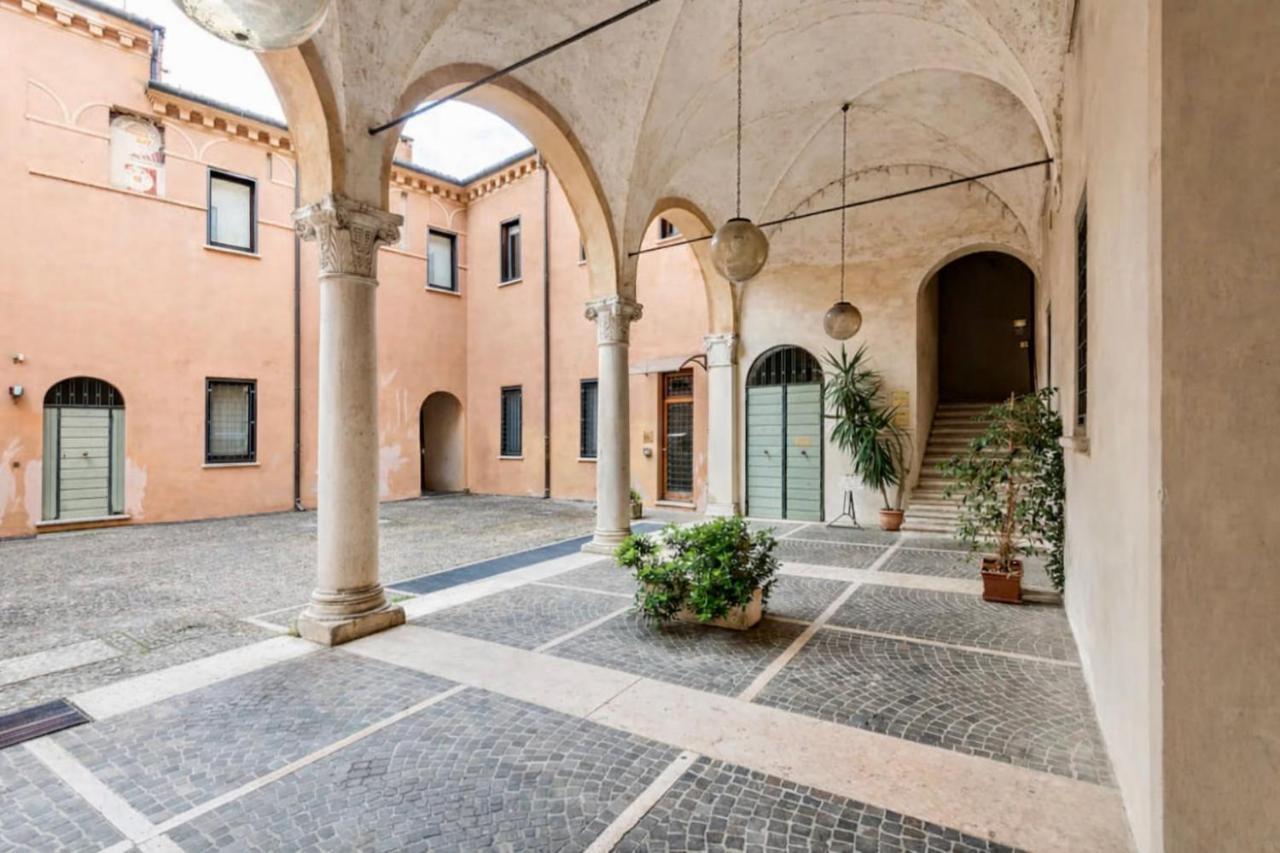 Residenza Palazzo Petrozzani - hotels in Mantova Lake Garda