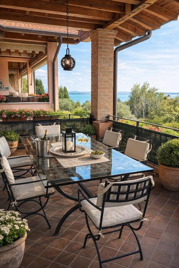 Sunshine Luxury Apartment - spacious house - Lake View - Pool - hotels in Padenghe sul Garda Lake Garda