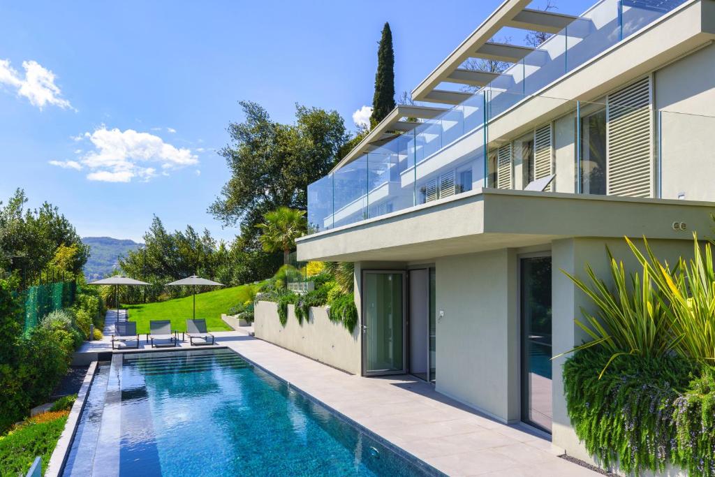 Villa Acquariva Private Heated Pool & Gulf View Salò - holiday apartments in Salò Lake Garda