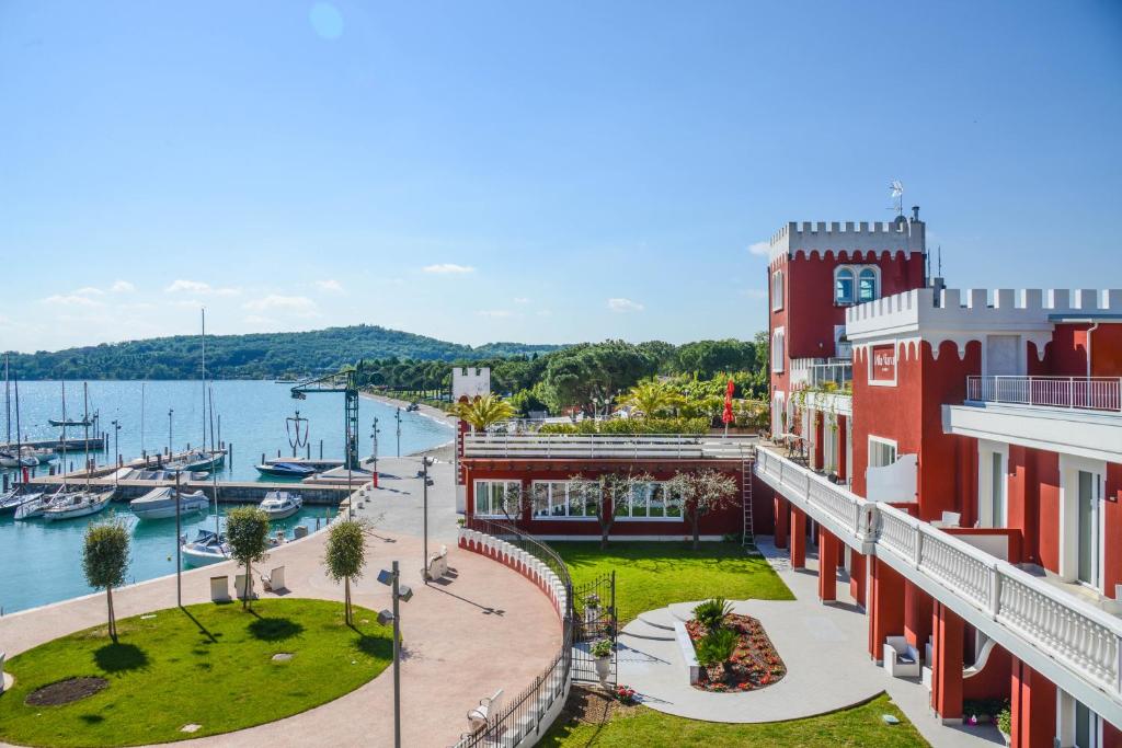 Hotel Villa Garuti - 4 star hotels in Padenghe sul Garda Lake Garda
