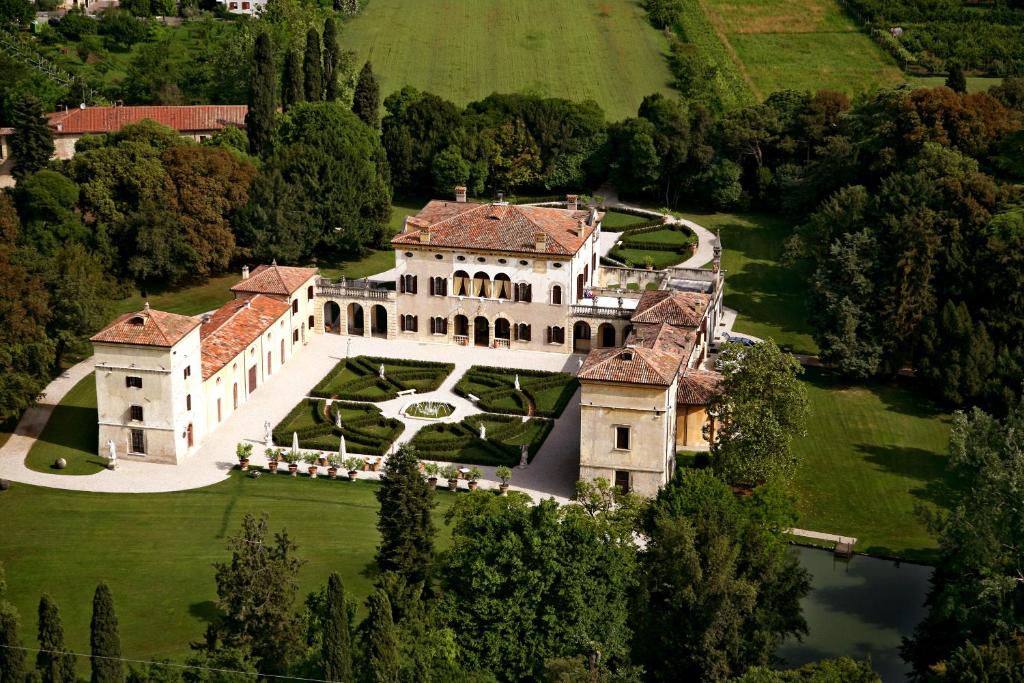 Hotel Villa Giona - 4 star hotels in San Pietro in Cariano Lake Garda