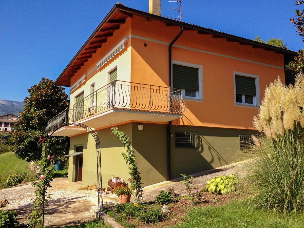 Villa Magnolia Oliveti relax e privacy con panorama mozzafiato - hotels in Brentonico Lake Garda