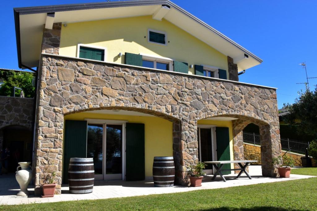 Villa Miravista - holiday apartments in San Zeno di Montagna Lake Garda
