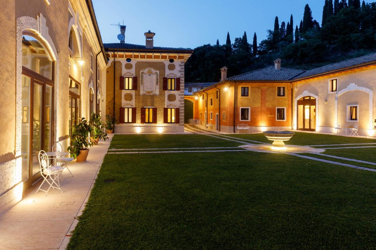 Villa Padovani Relais de Charme - 4 star bedandbreakfast in Pastrengo Lake Garda