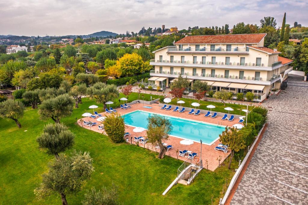 Hotel Villa Paradiso Suite - 4 star hotels in Moniga del Garda Lake Garda
