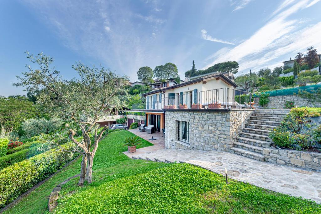 Villa Pratello - accommodation in Padenghe sul Garda Lake Garda
