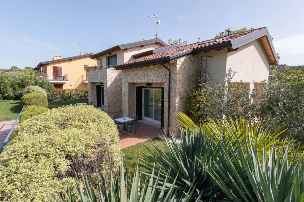 Vistaverde Harmony Apartments - hotels in Cavaion Veronese Lake Garda