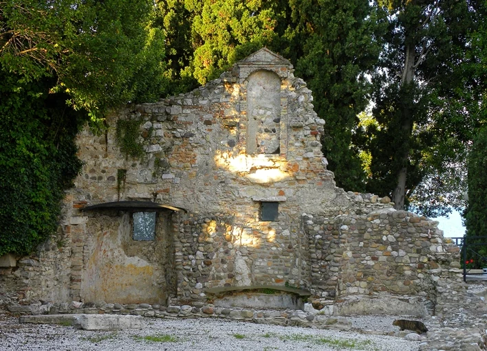 abbazia di San Salvatore, Sirmione — Chiese e Santuari Lago di Garda